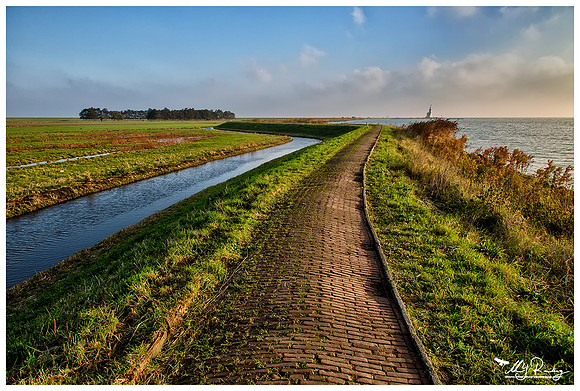 Paard van Marken, the lighthouse in the distance