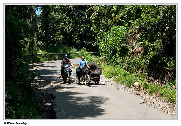 On a becak you can transport anything.