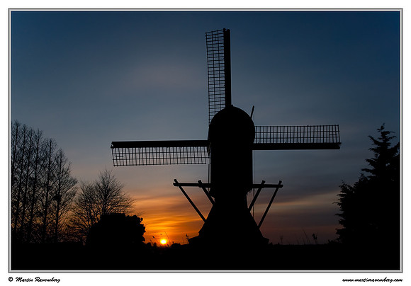 Gere Molen (Blauwe Wip) build in 1636 near Hazerswoude at sunset